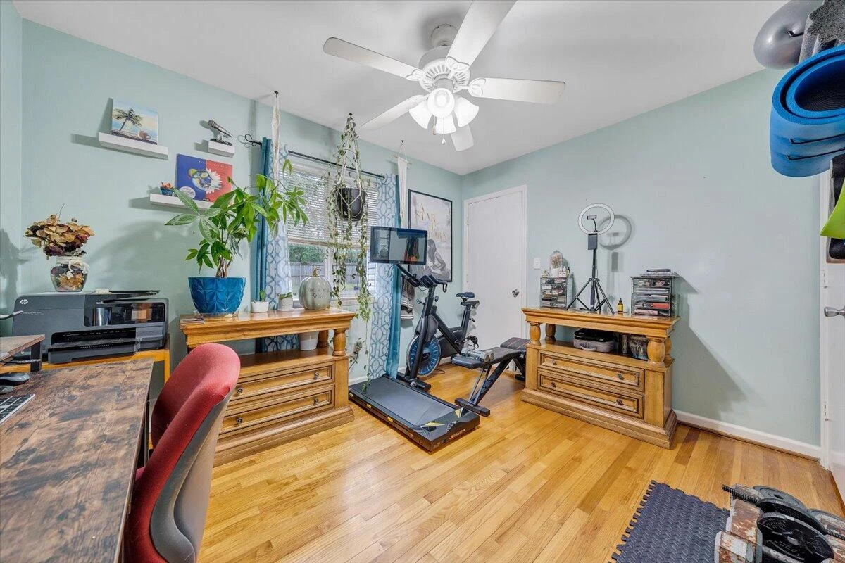 1207 Tompkins AVE - Photo 11