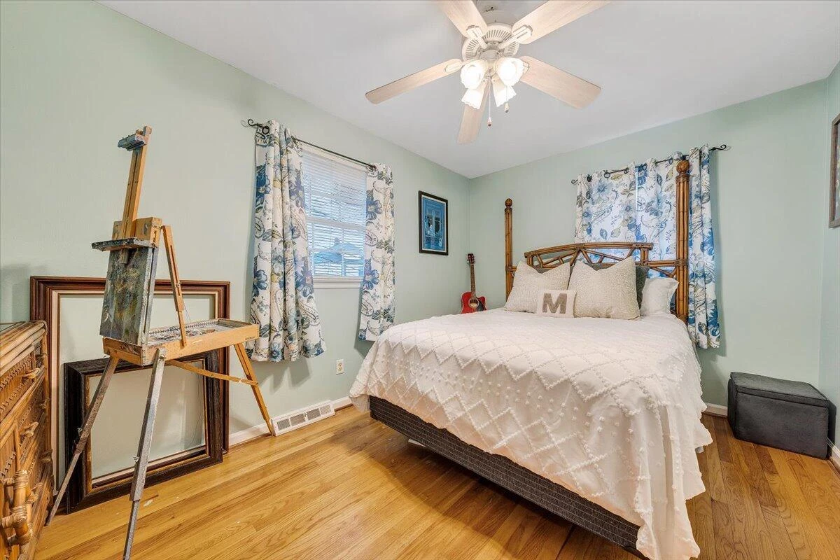 1207 Tompkins AVE - Photo 12