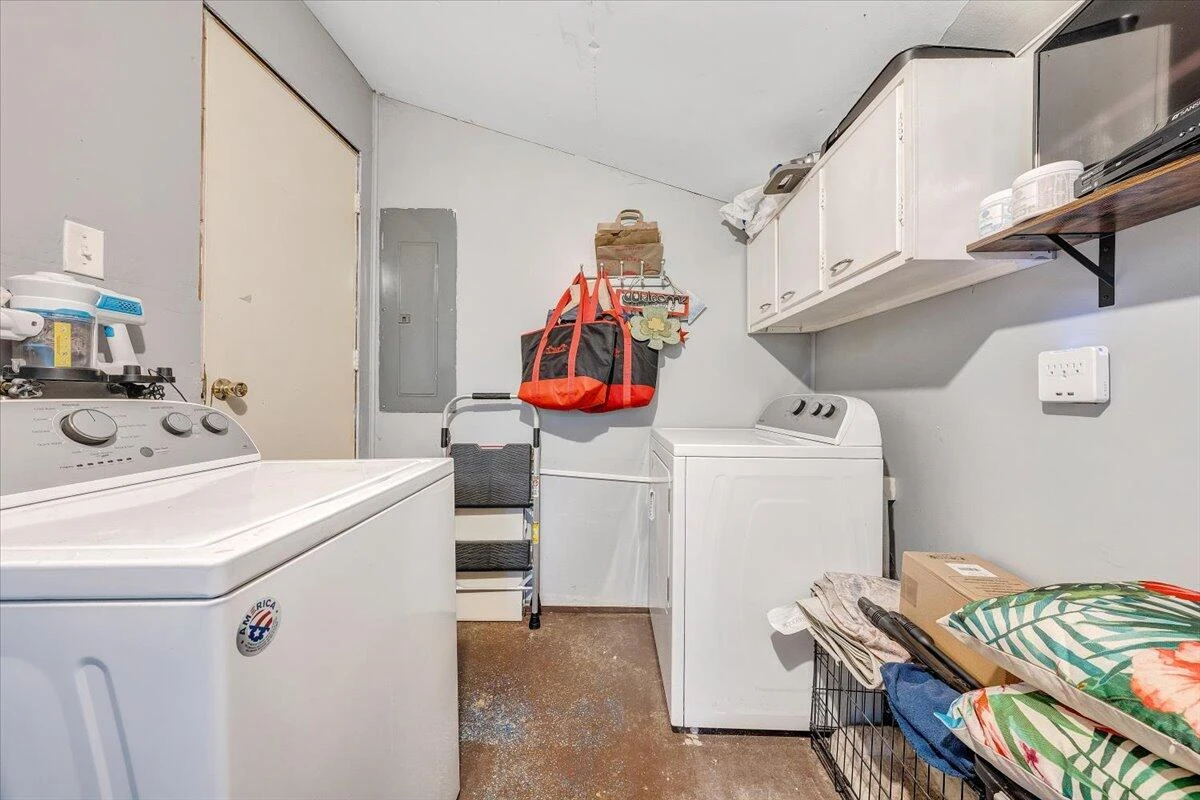 1207 Tompkins AVE - Photo 15