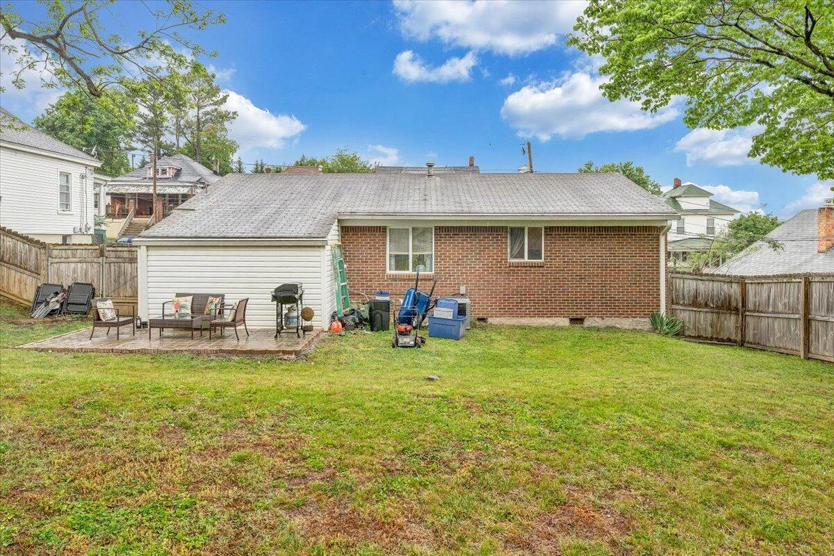 1207 Tompkins AVE - Photo 17