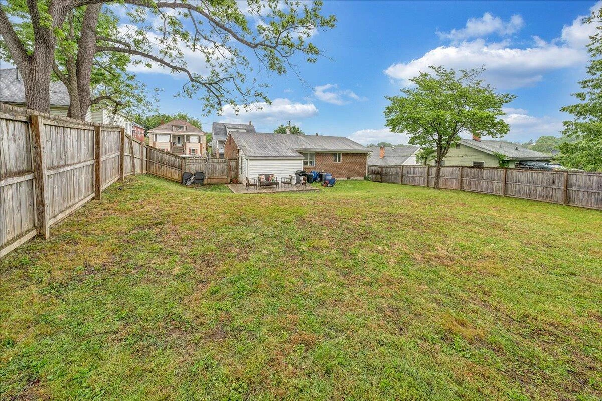 1207 Tompkins AVE - Photo 19