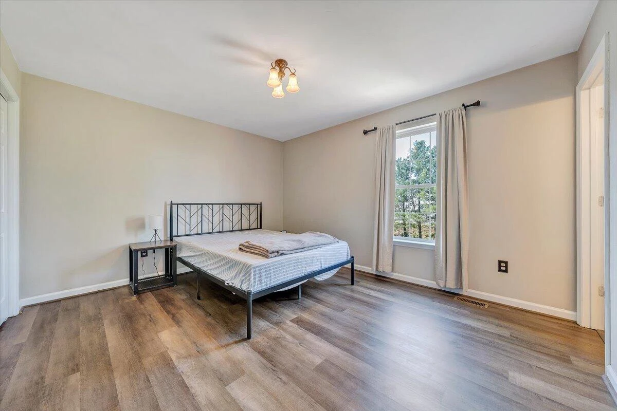 2237 Bloomfield AVE - Photo 14