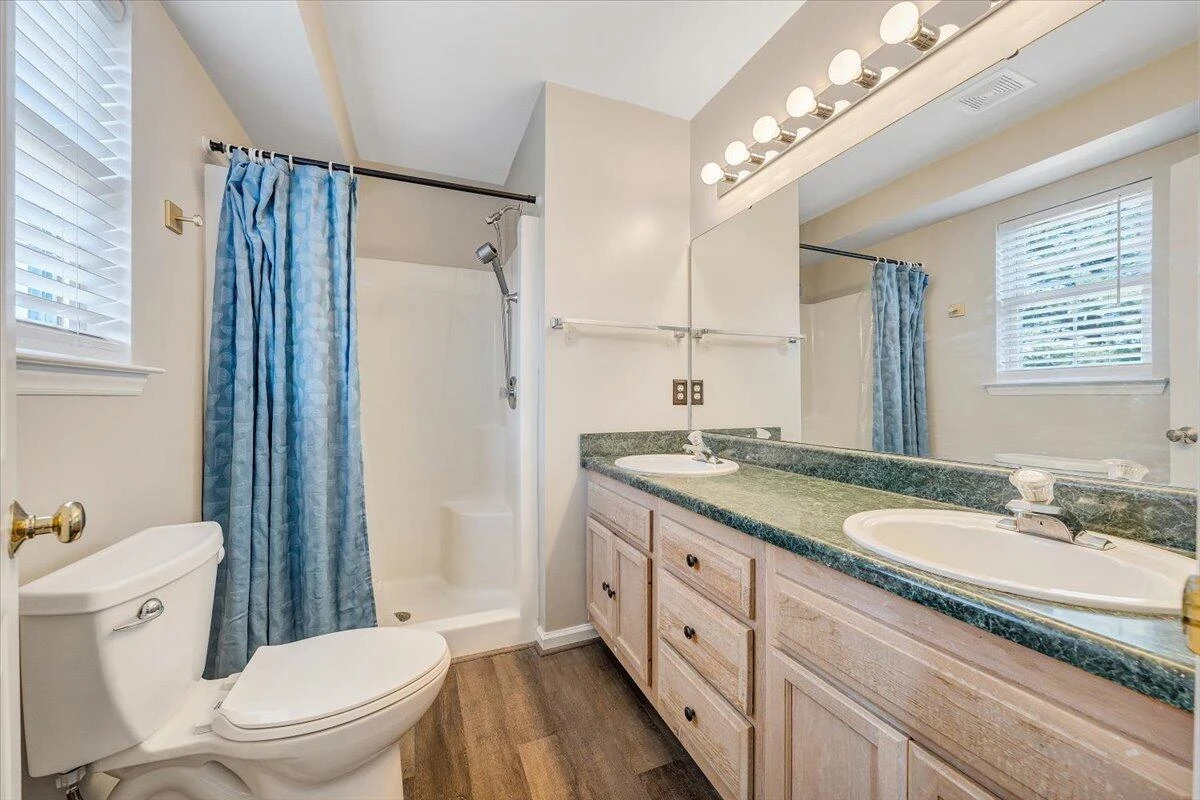 2237 Bloomfield AVE - Photo 15