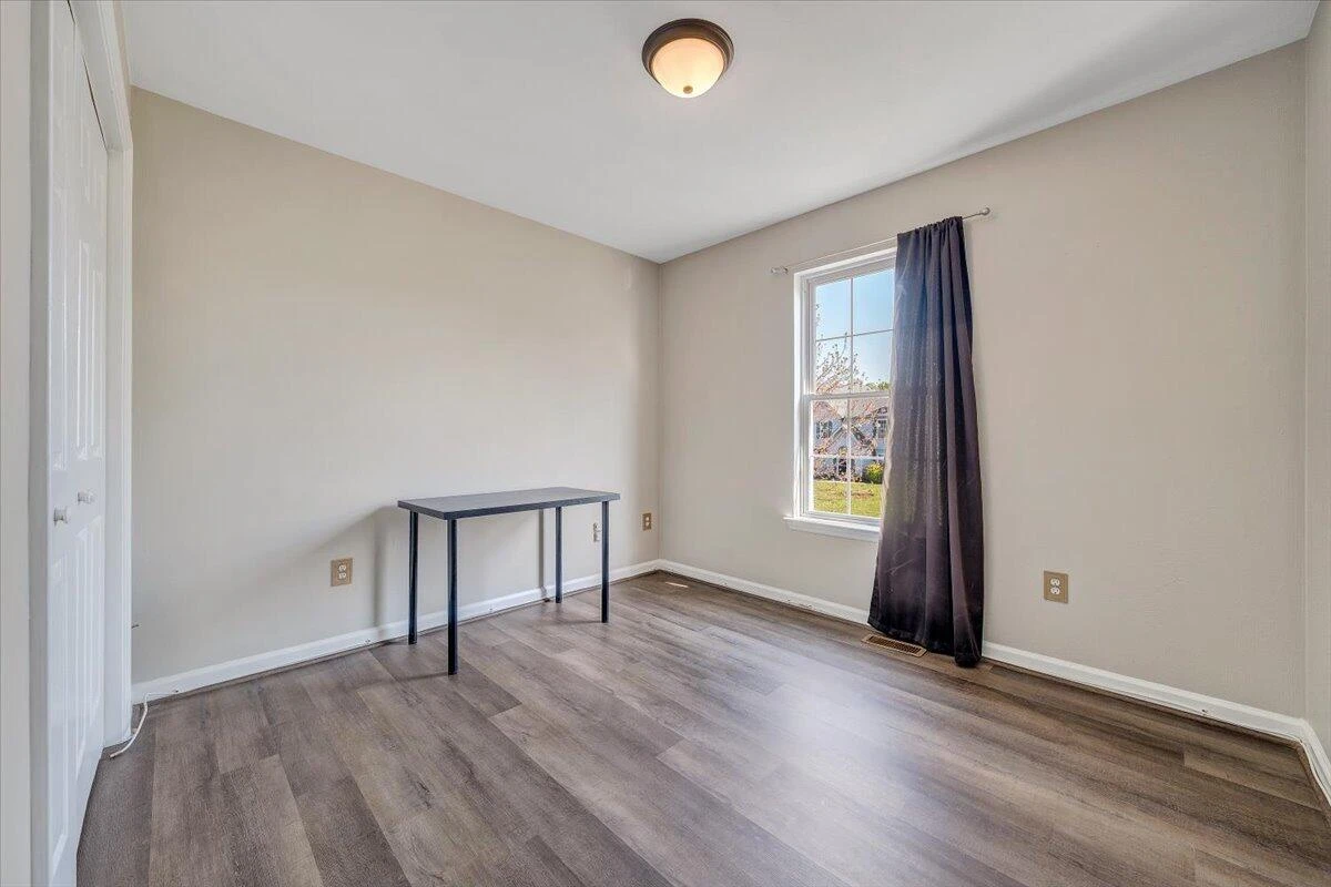 2237 Bloomfield AVE - Photo 17