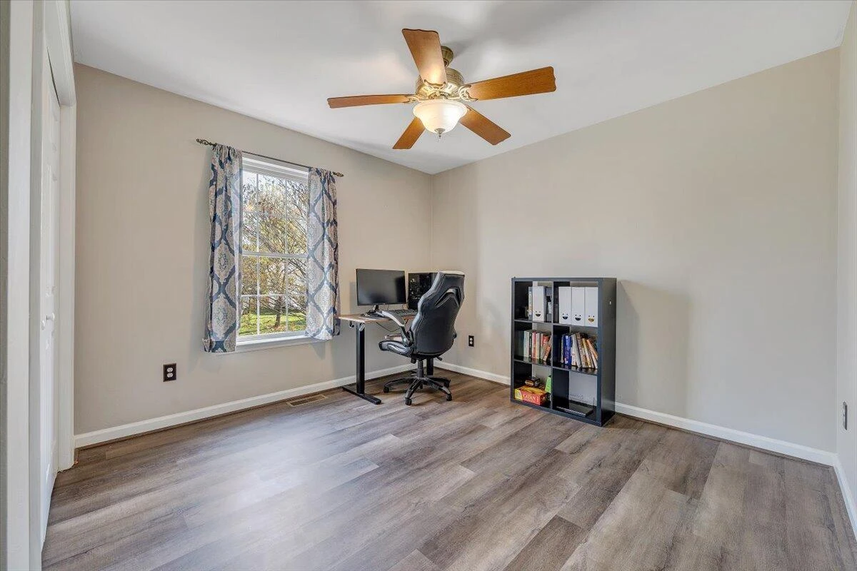 2237 Bloomfield AVE - Photo 19