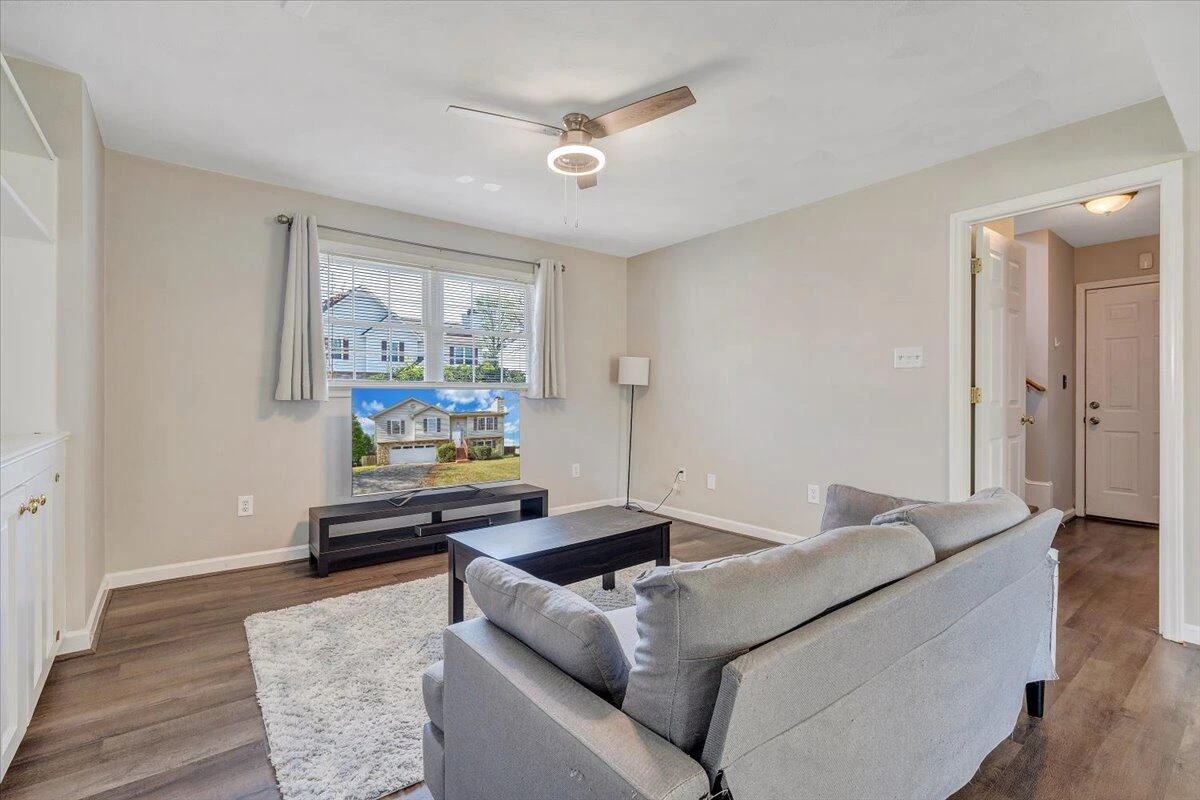 2237 Bloomfield AVE - Photo 22