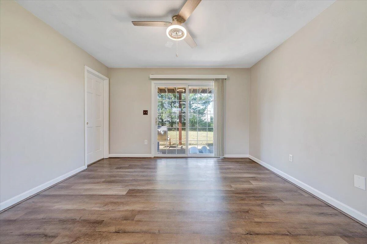 2237 Bloomfield AVE - Photo 25