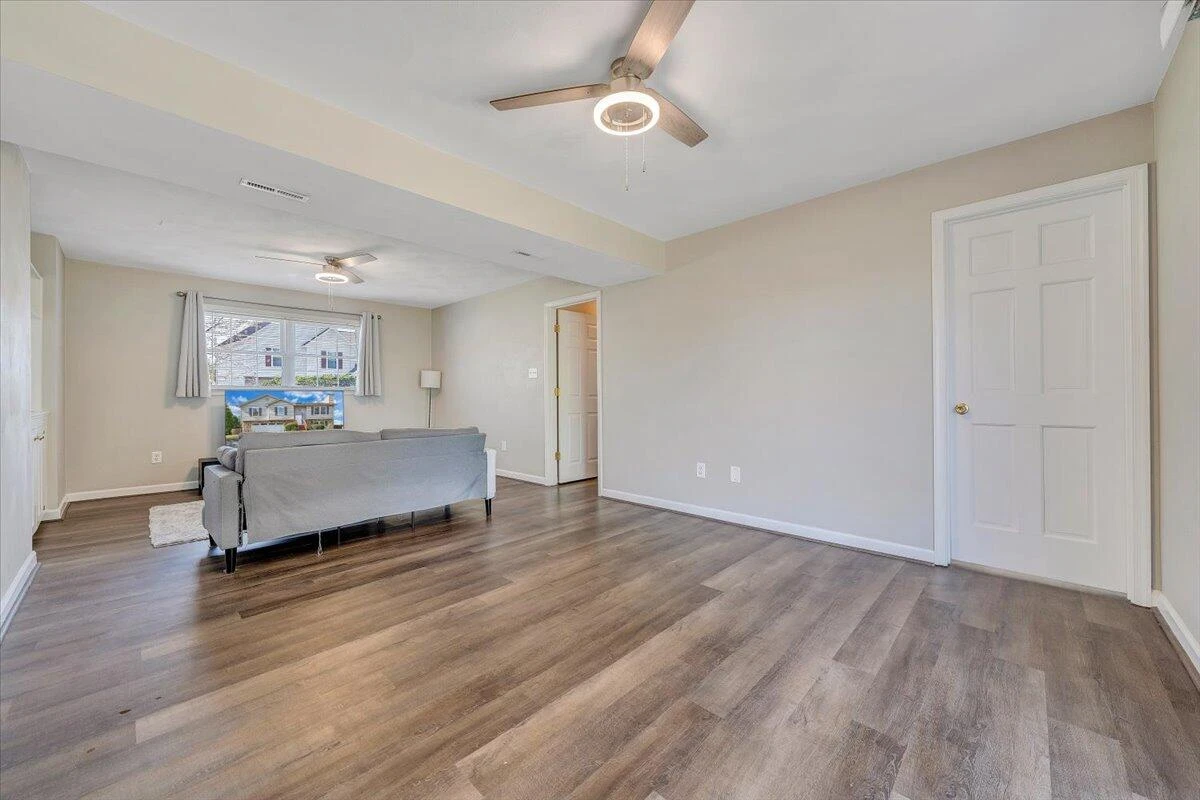 2237 Bloomfield AVE - Photo 26