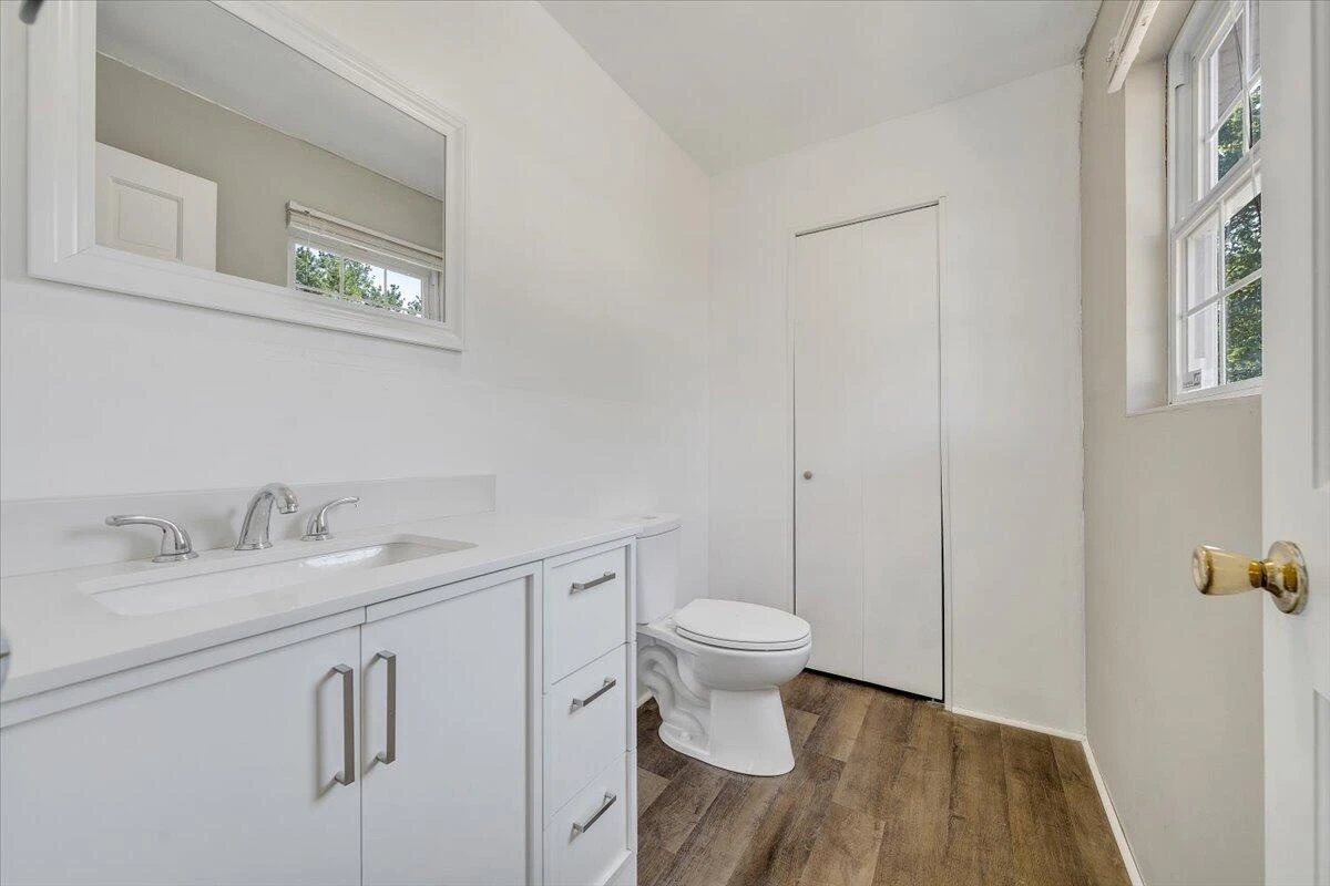 2237 Bloomfield AVE - Photo 27