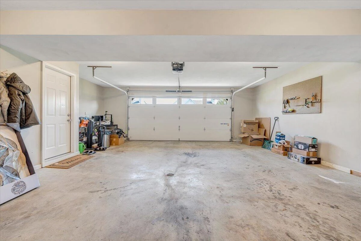 2237 Bloomfield AVE - Photo 29