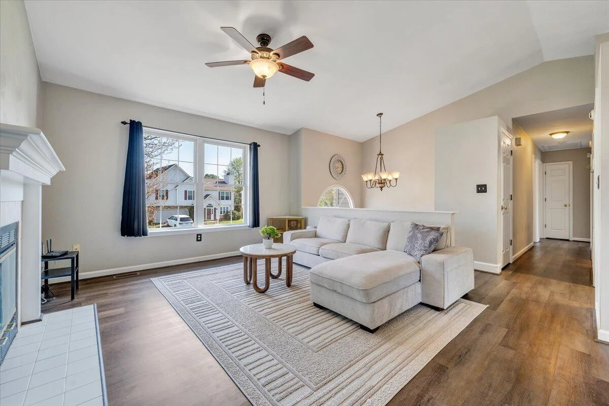 2237 Bloomfield AVE - Photo 8