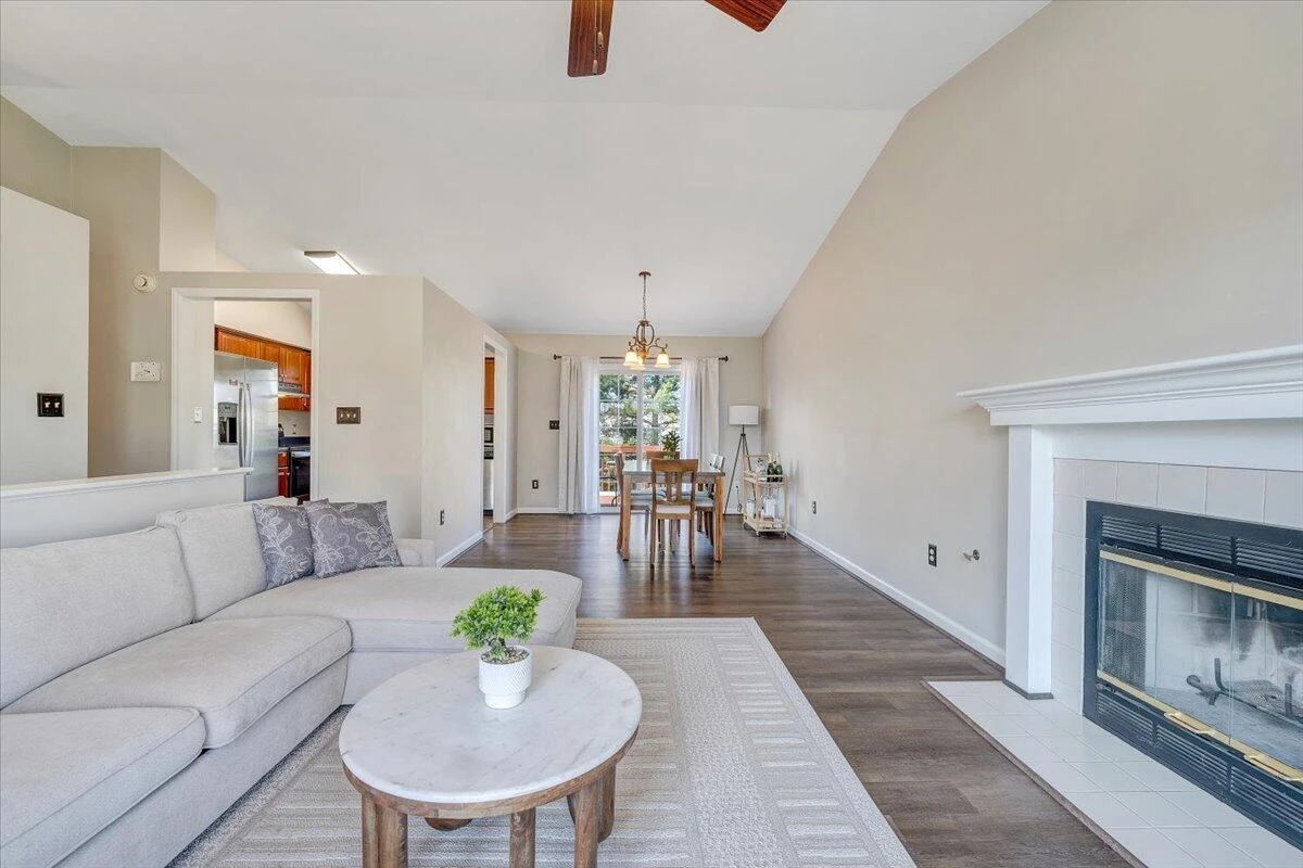 2237 Bloomfield AVE - Photo 9