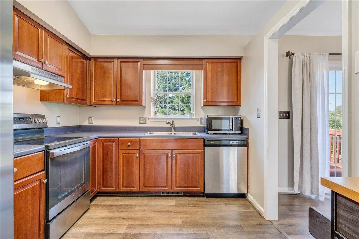 2237 Bloomfield AVE - Photo 11