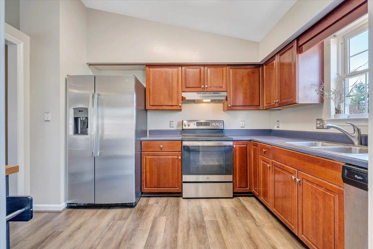 2237 Bloomfield AVE - Photo 12