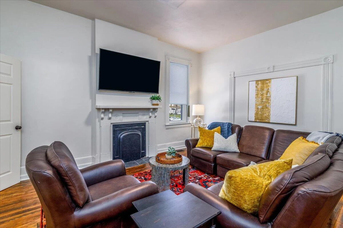 205 College AVE - Photo 3