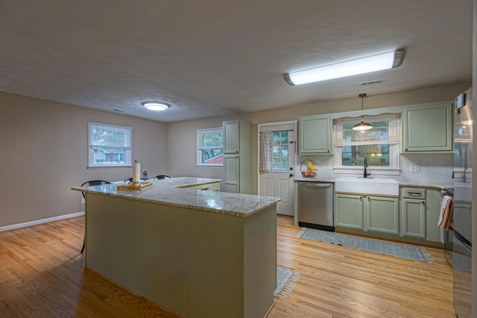 322 Ingal BLVD - Photo 3