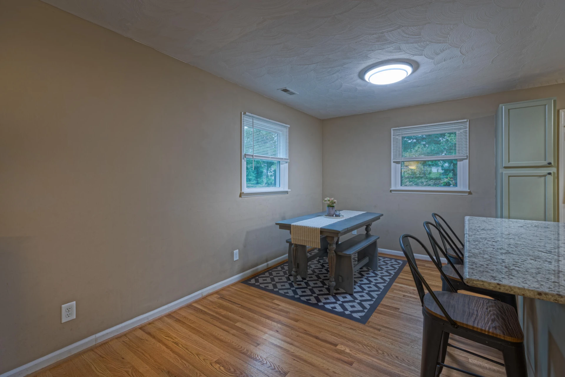 322 Ingal BLVD - Photo 8
