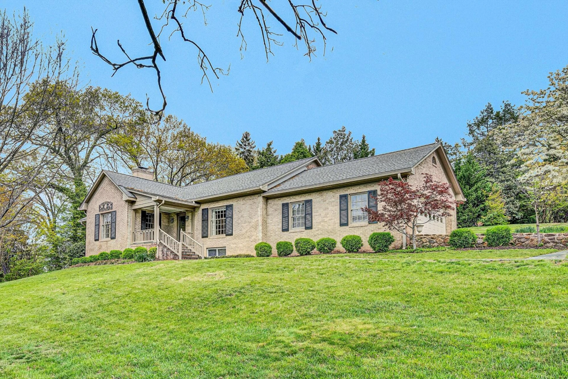 1367 Lakewood DR