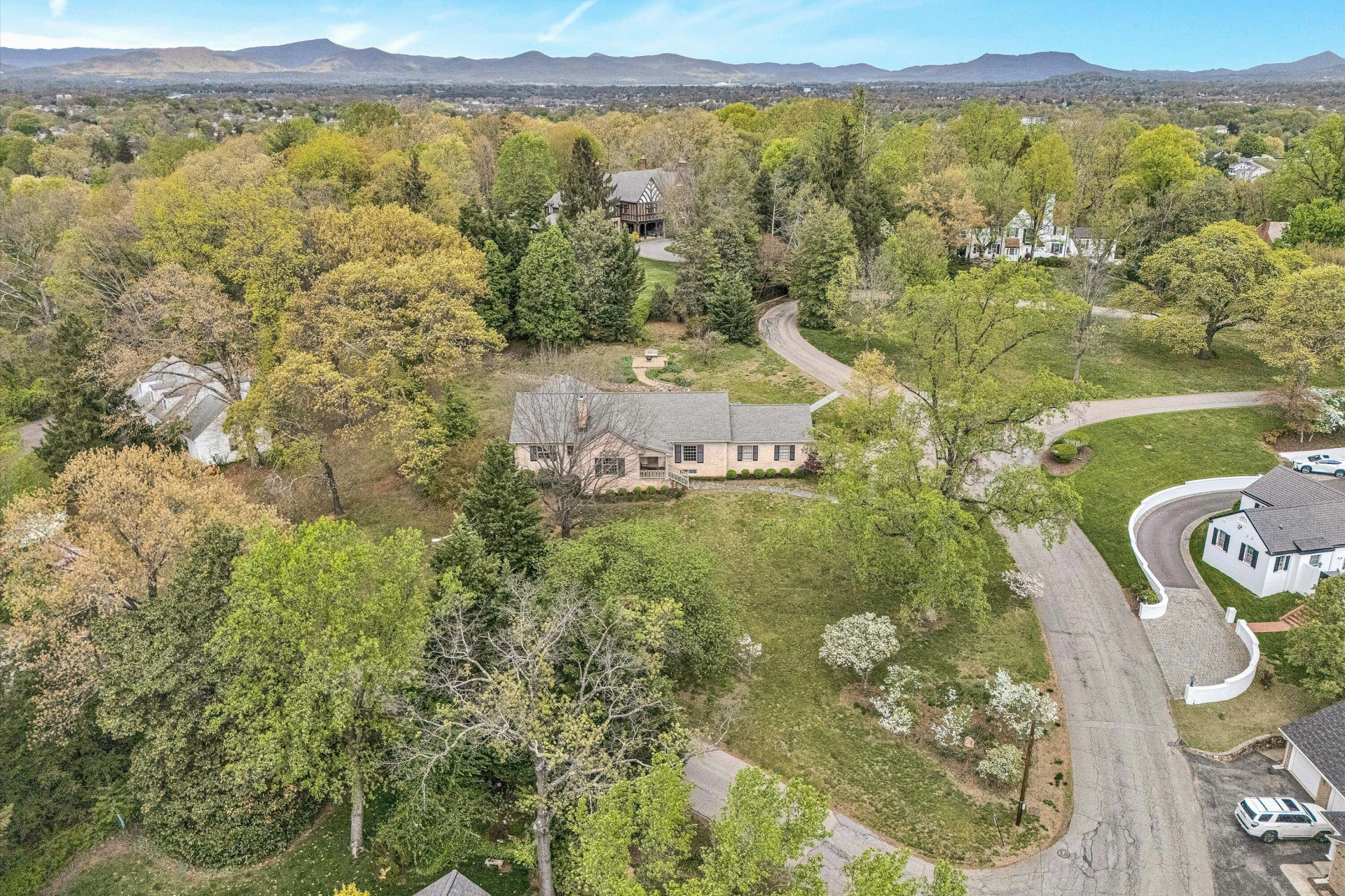 1367 Lakewood DR - Photo 2