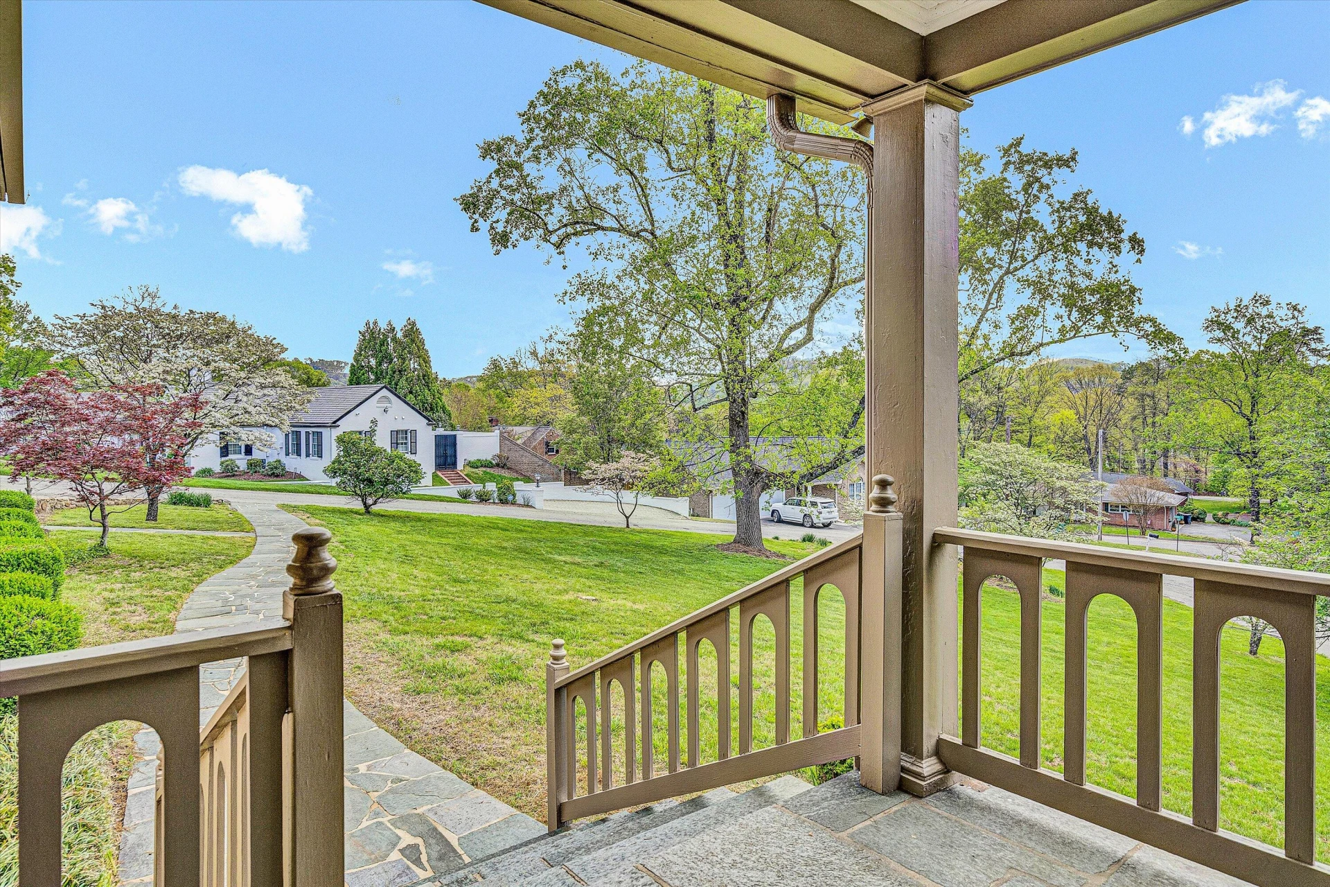 1367 Lakewood DR - Photo 4
