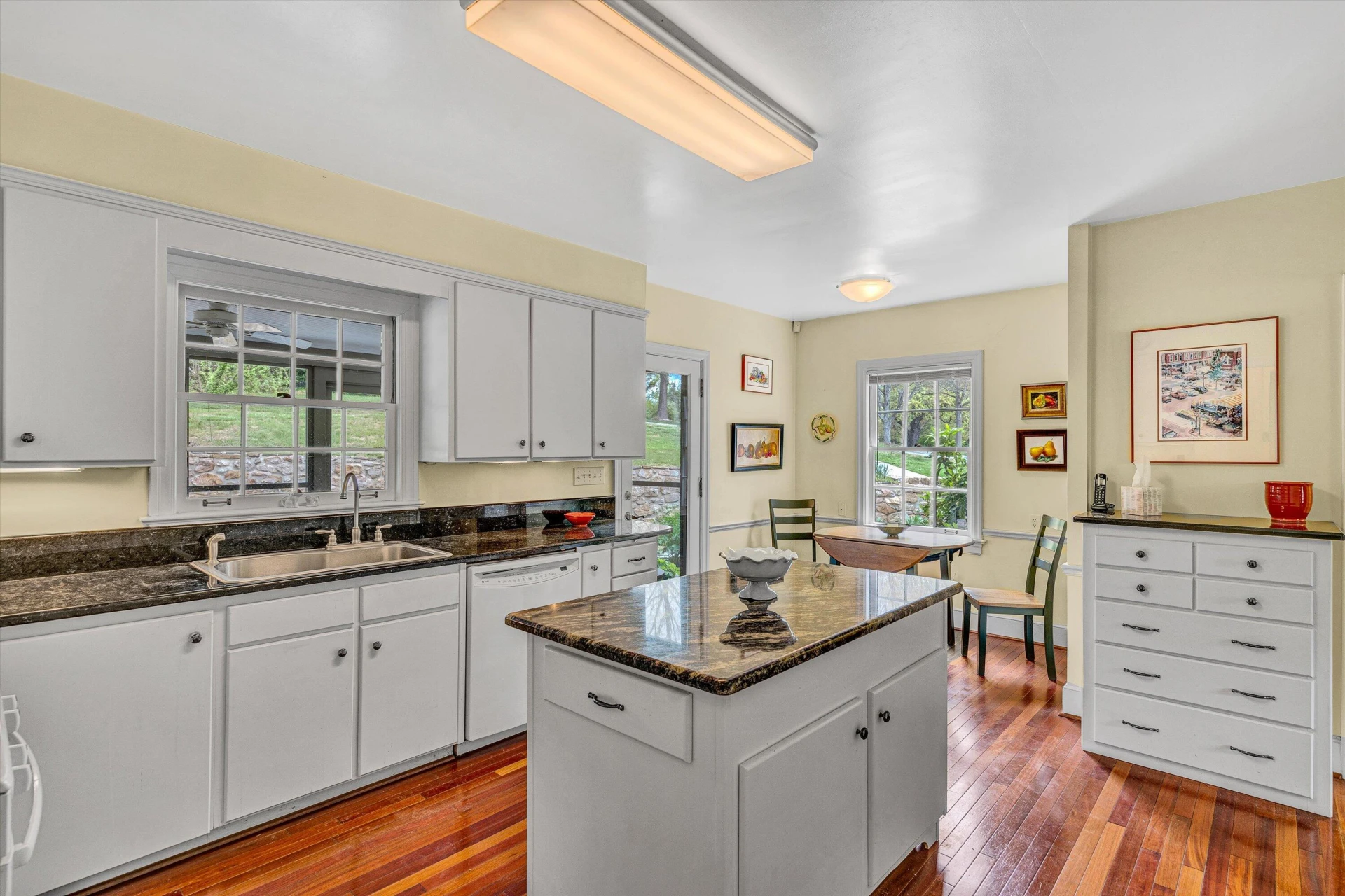1367 Lakewood DR - Photo 9