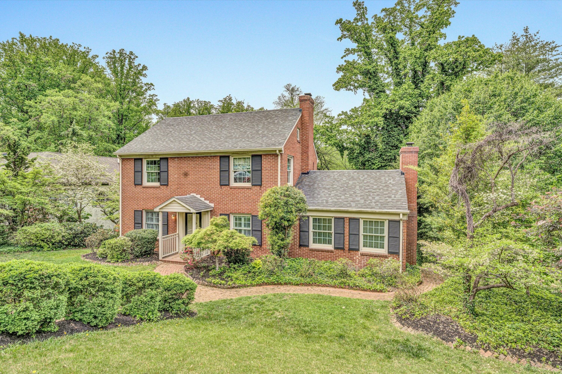 2833 Longview AVE