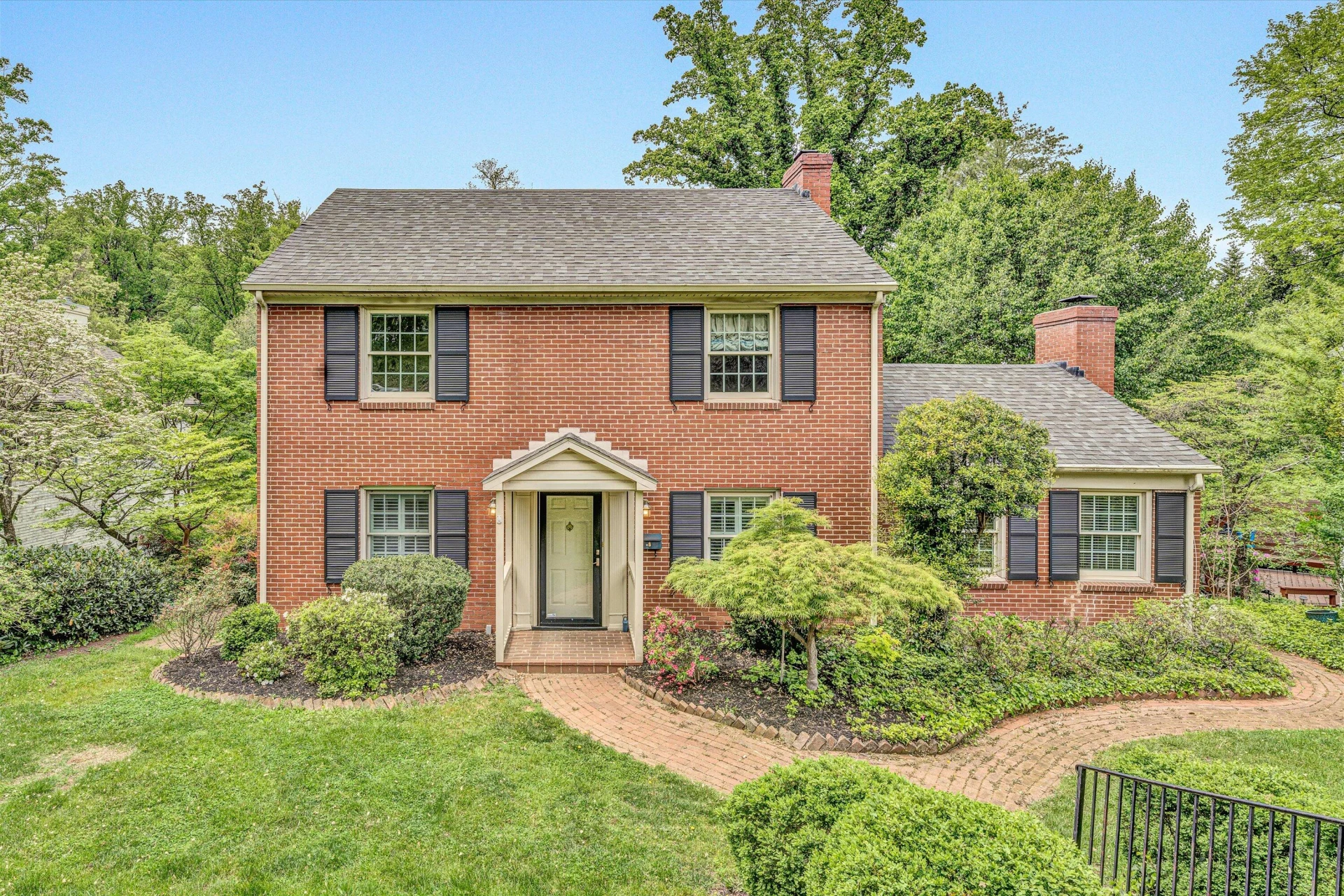 2833 Longview AVE - Photo 2
