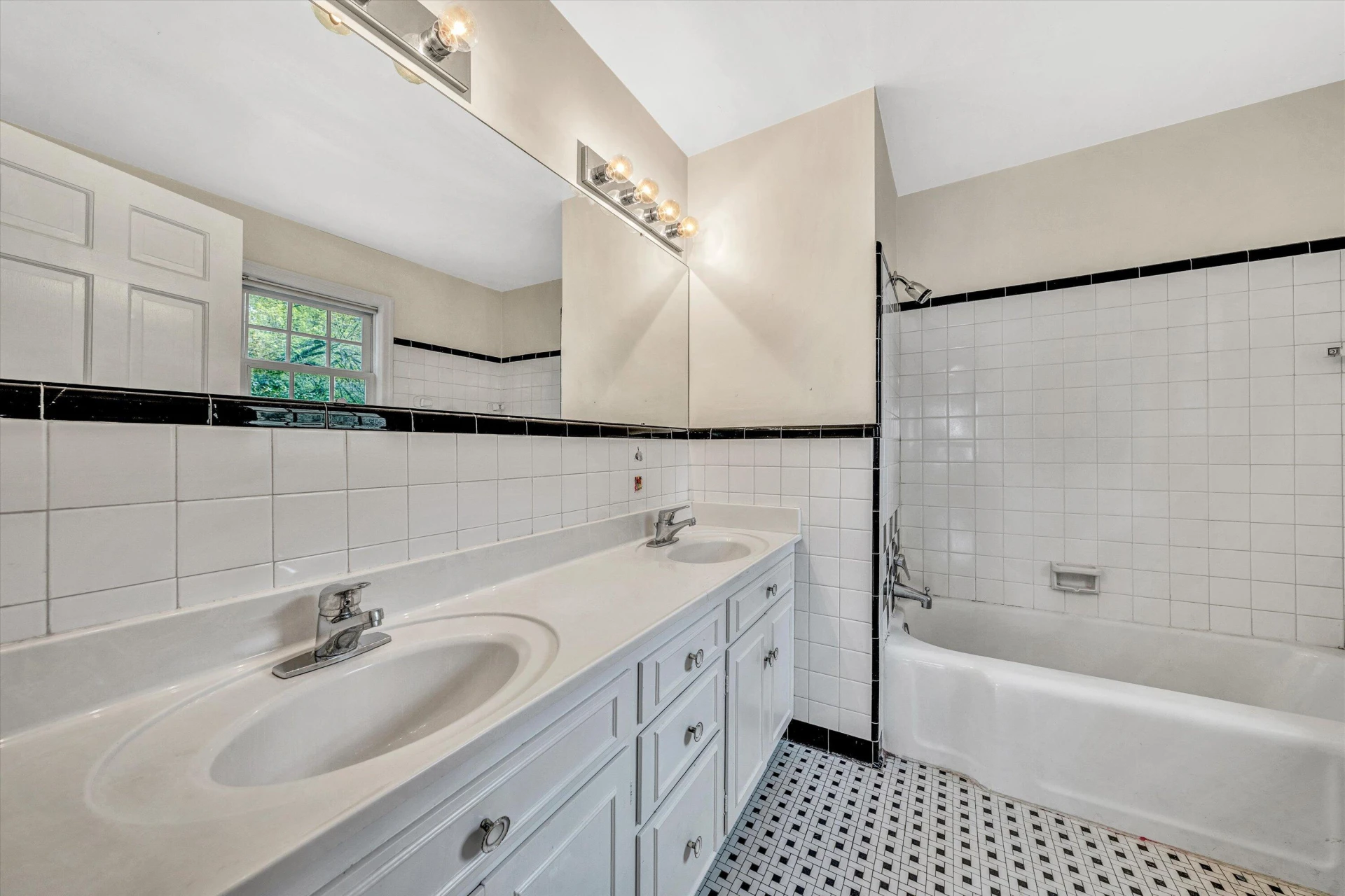 2833 Longview AVE - Photo 27