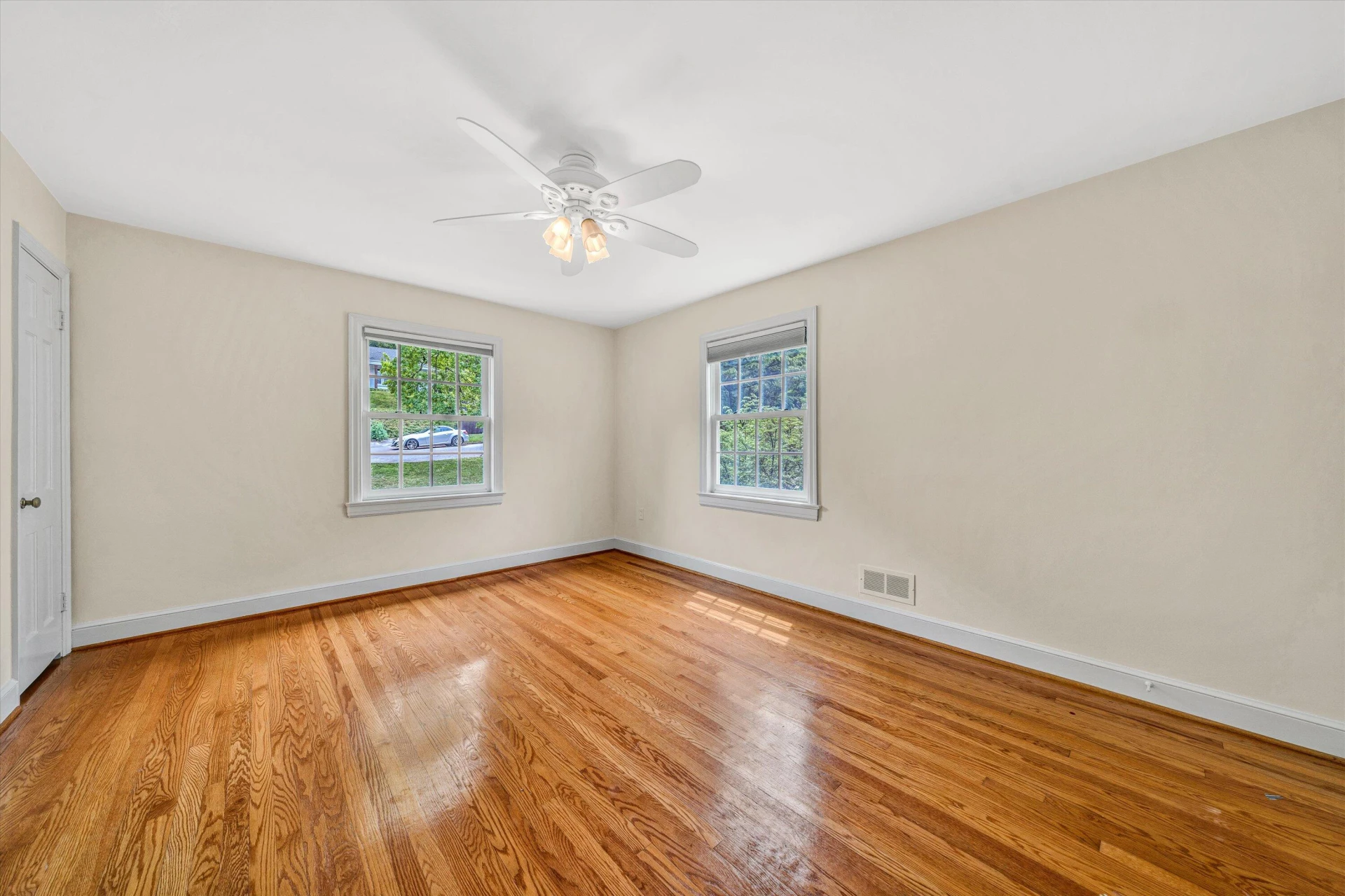 2833 Longview AVE - Photo 28