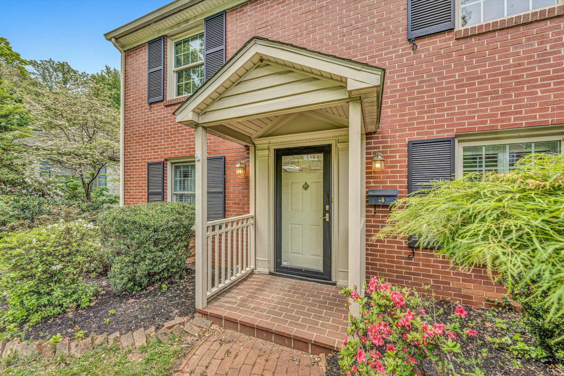 2833 Longview AVE - Photo 4