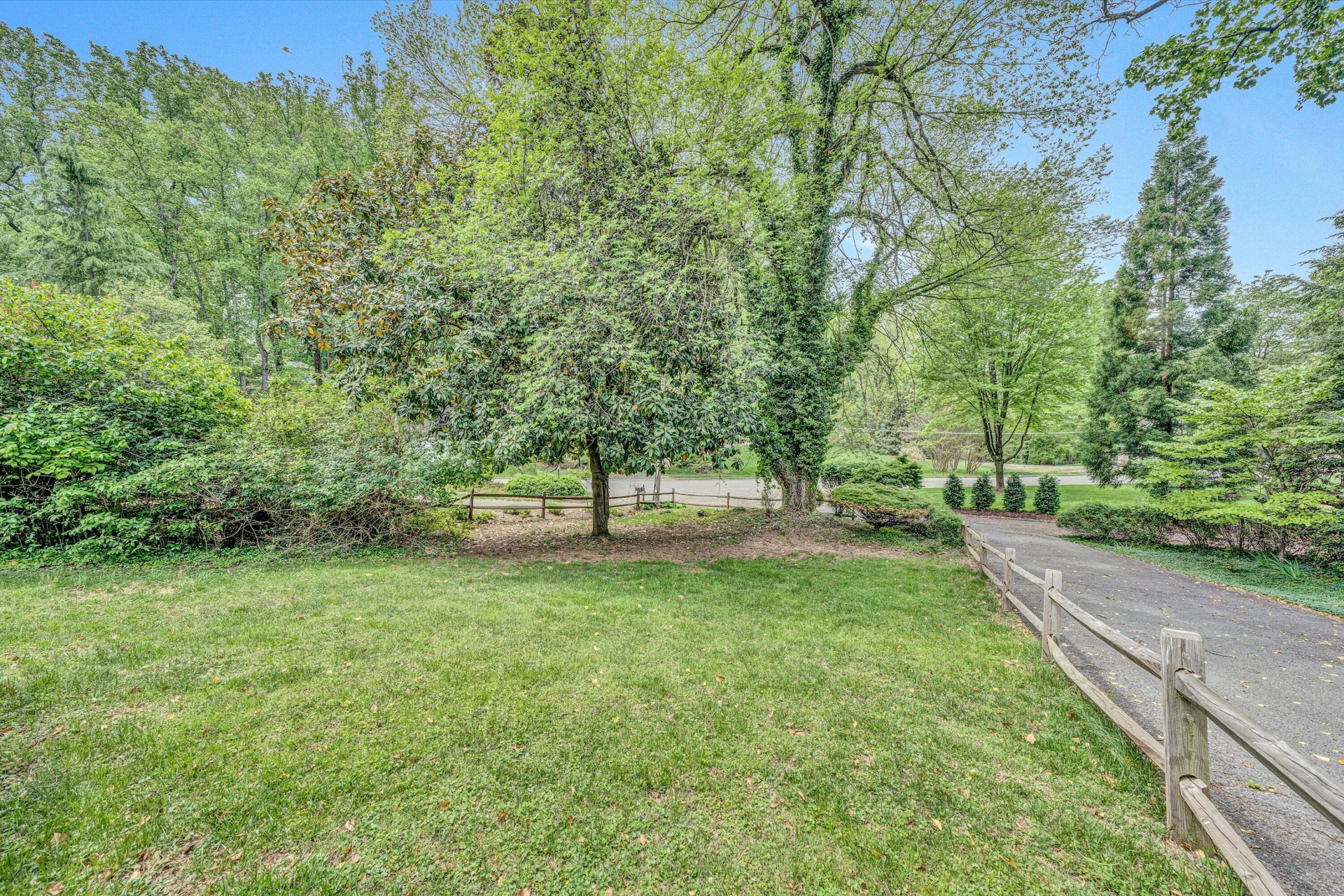2833 Longview AVE - Photo 45