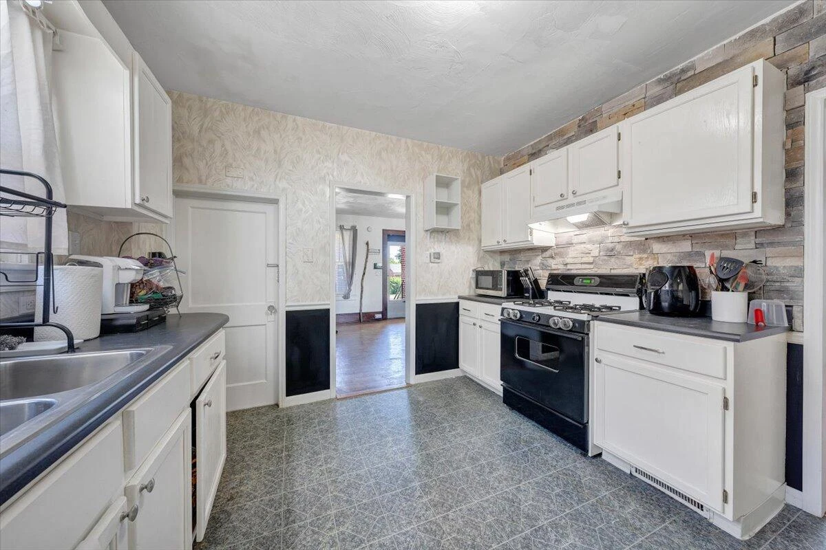 3518 Princeton CIR - Photo 23