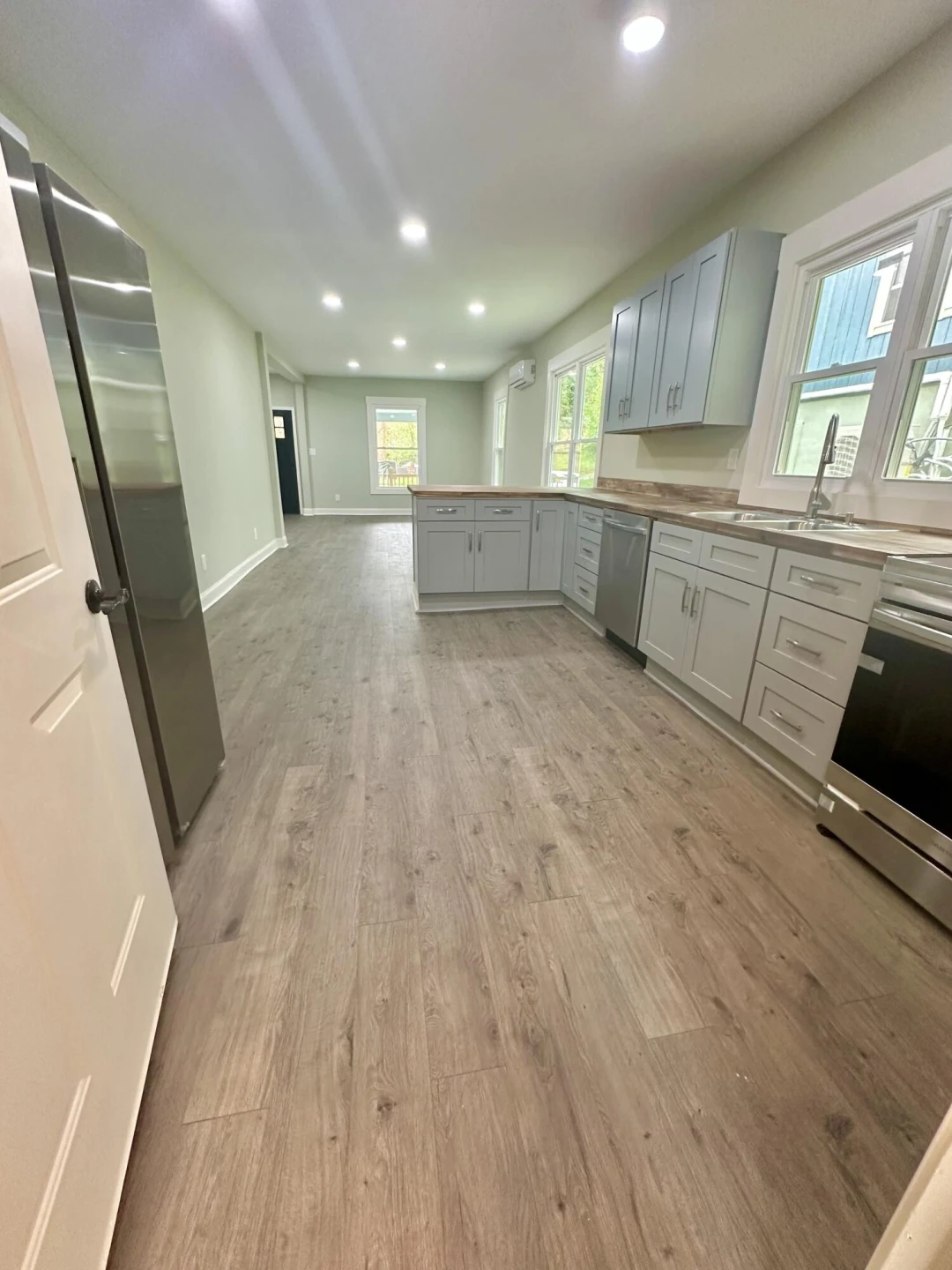 381 Roxbury ST - Photo 17