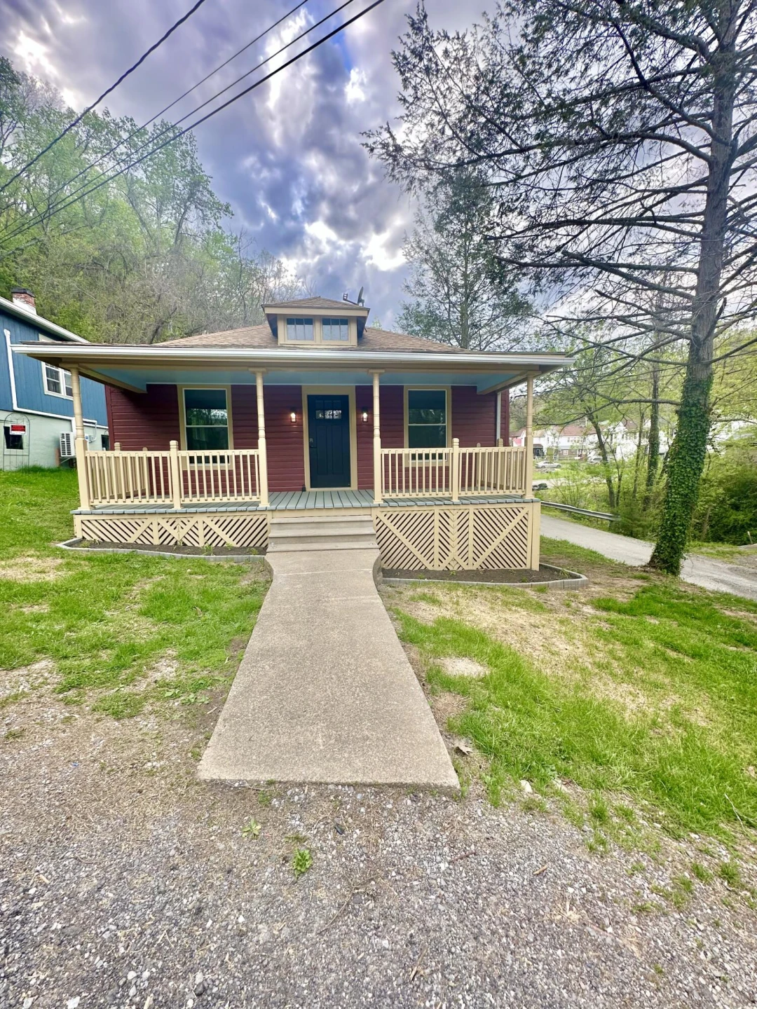 381 Roxbury ST - Photo 3