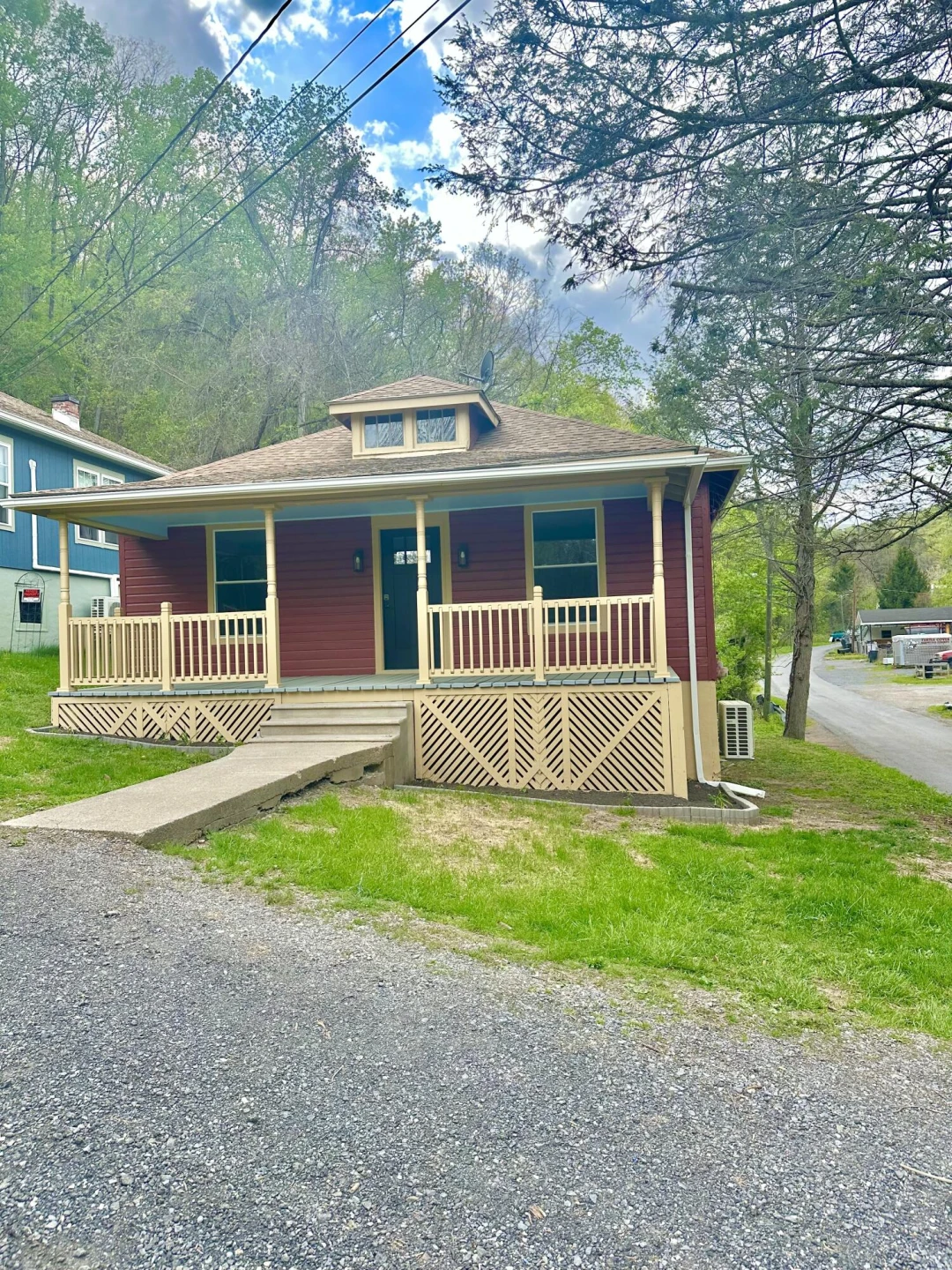 381 Roxbury ST - Photo 4