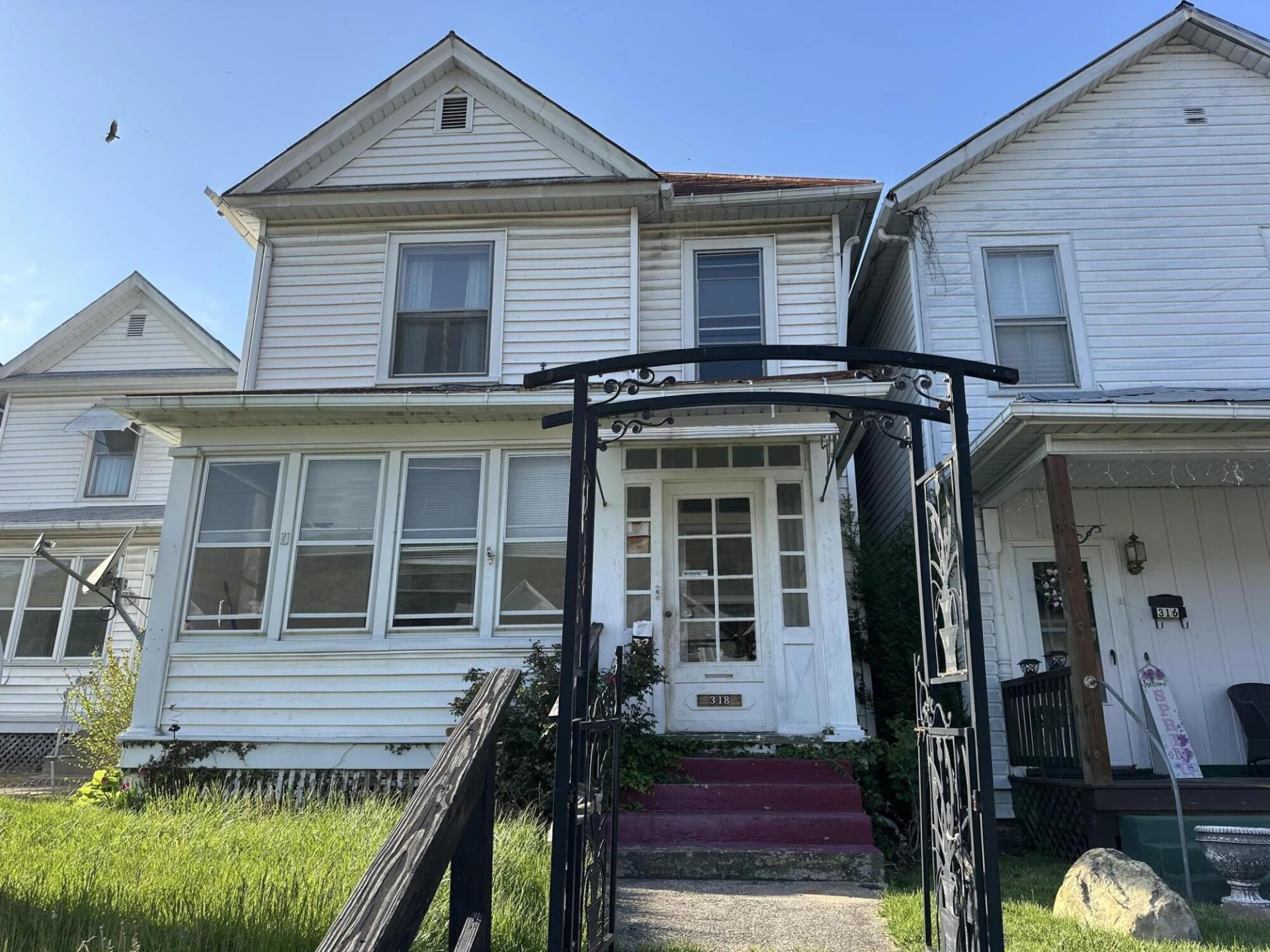 318 Ridgeway St - Photo 2