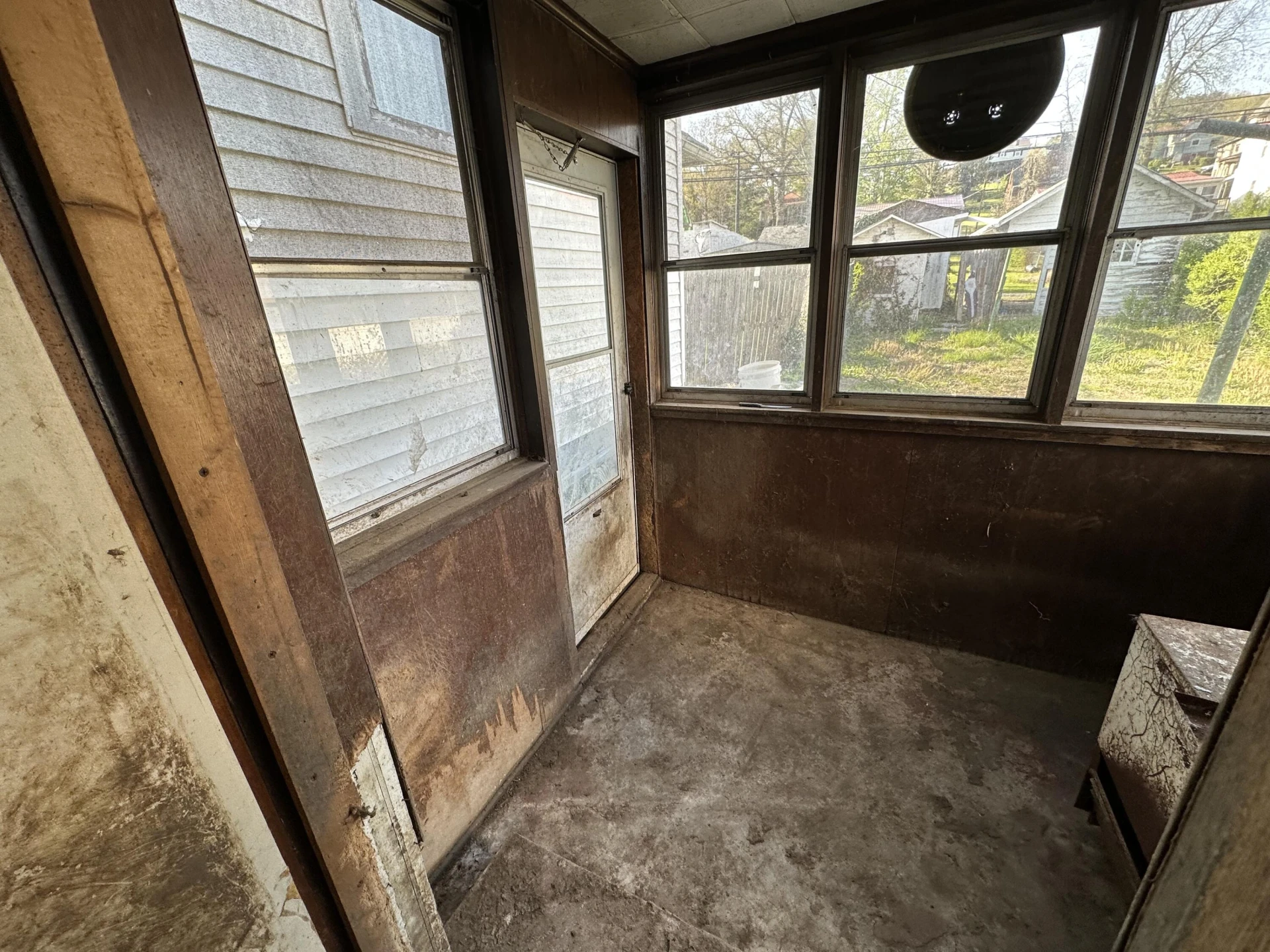 318 Ridgeway St - Photo 59