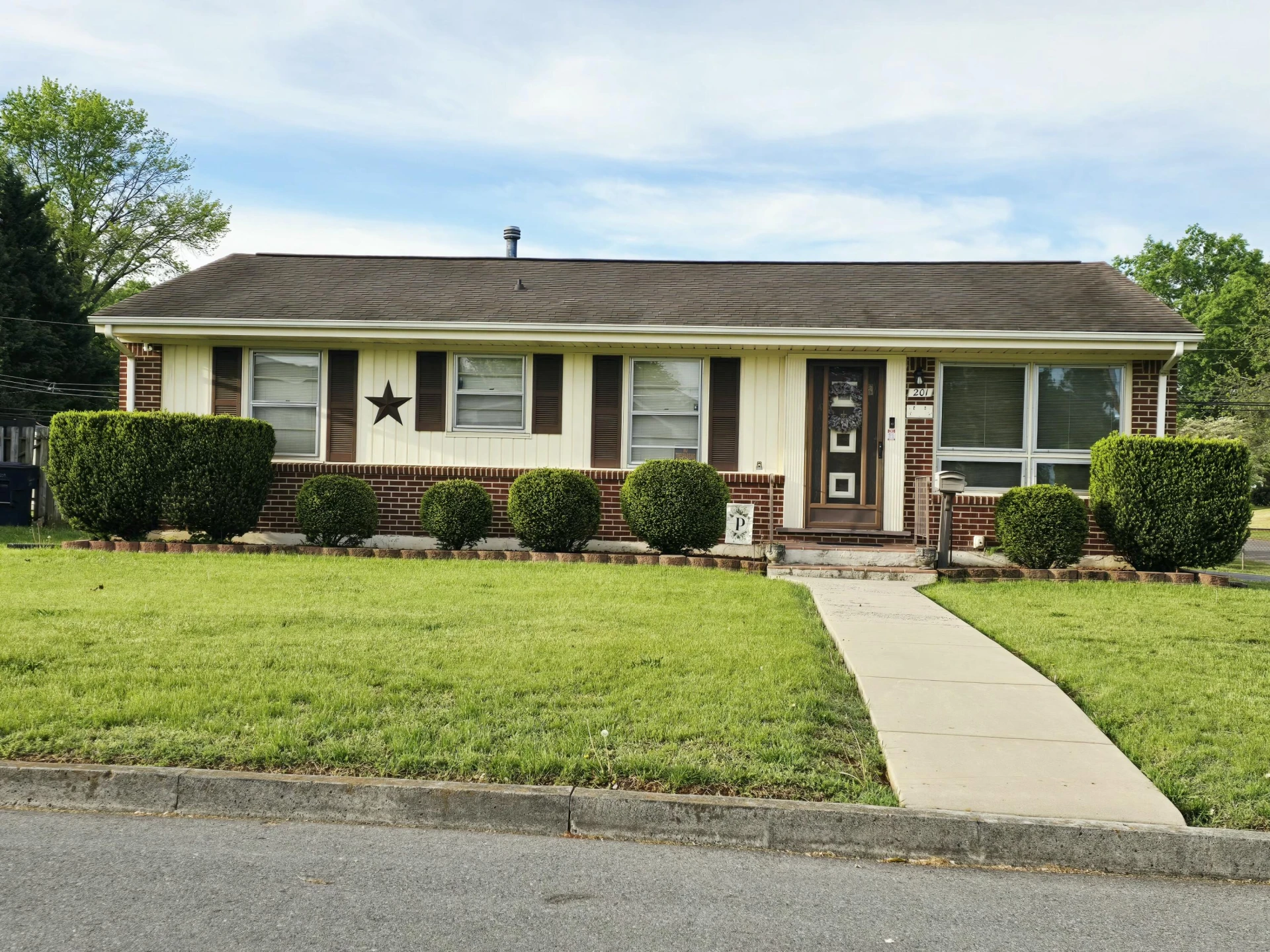 201 Maplelawn AVE