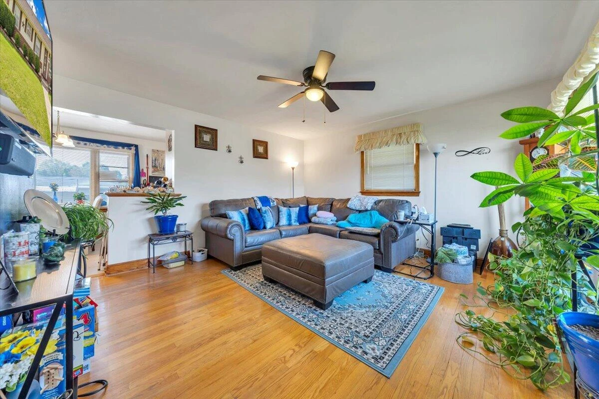 201 Maplelawn AVE - Photo 2