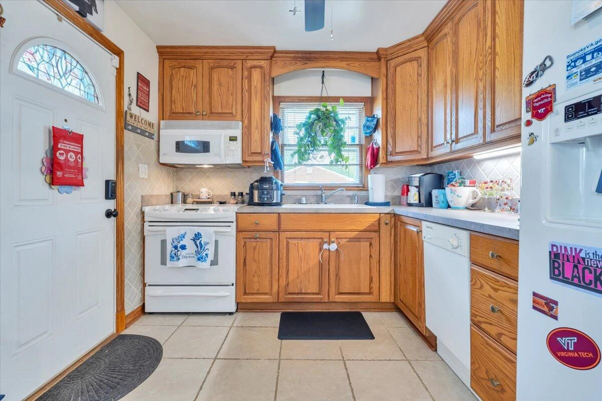 201 Maplelawn AVE - Photo 5