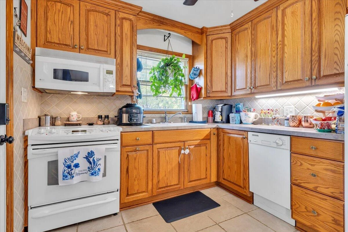 201 Maplelawn AVE - Photo 6