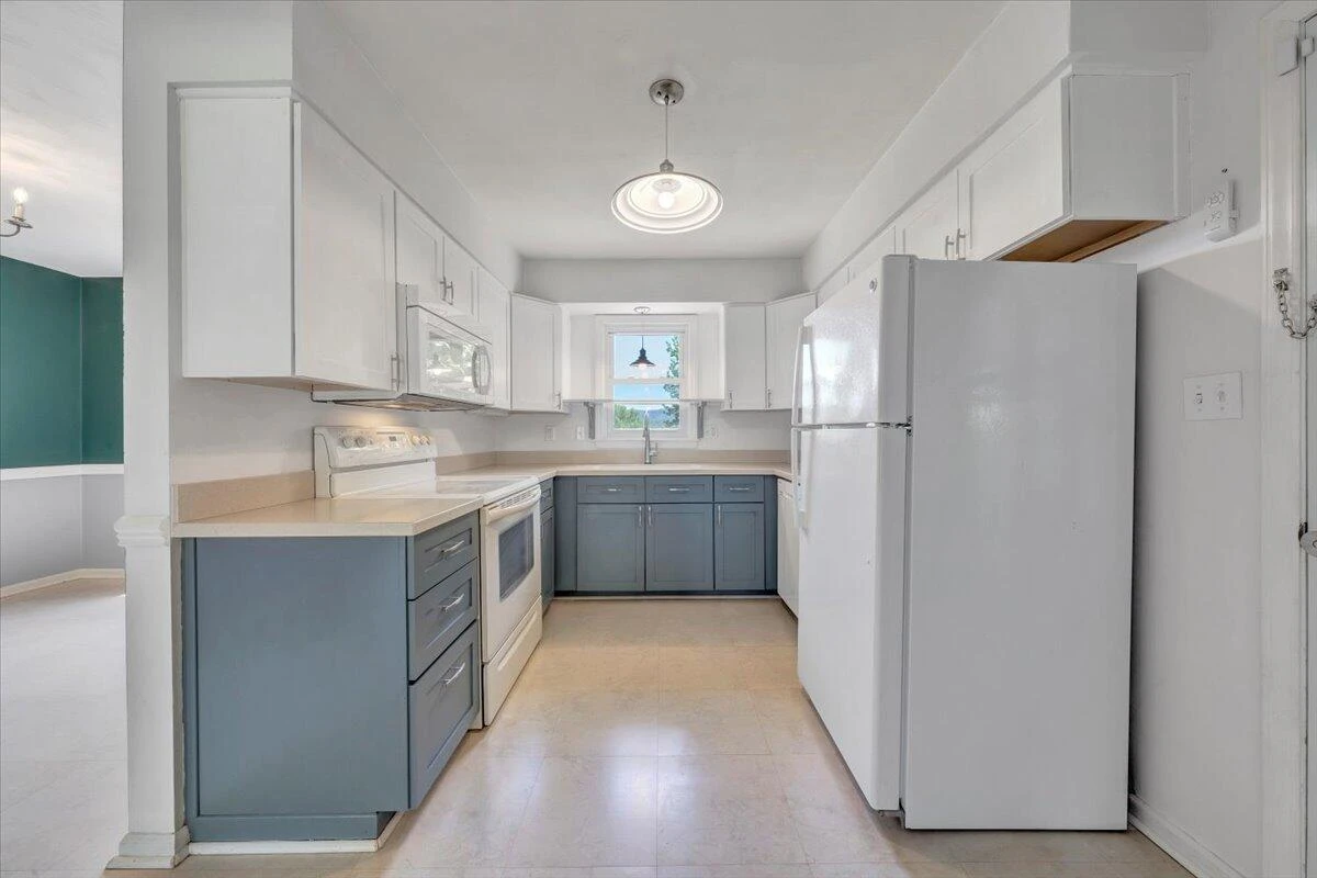 2724 Fletcher ST - Photo 10