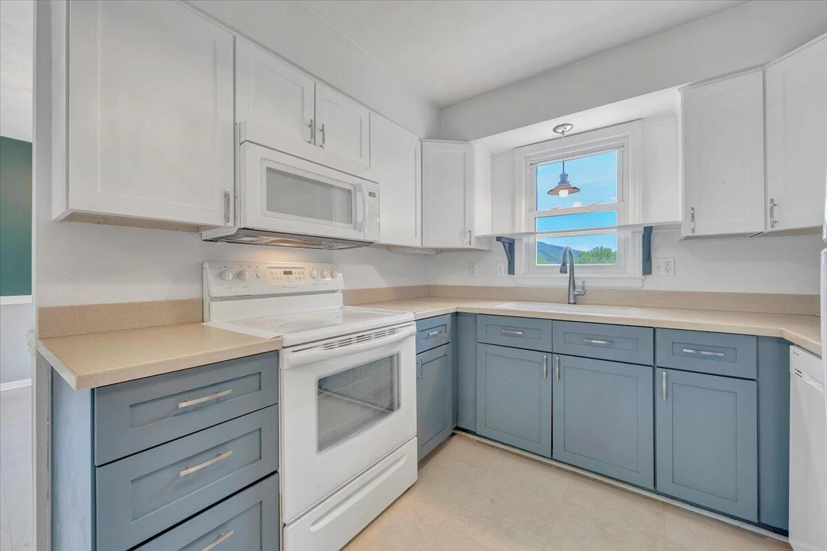2724 Fletcher ST - Photo 13