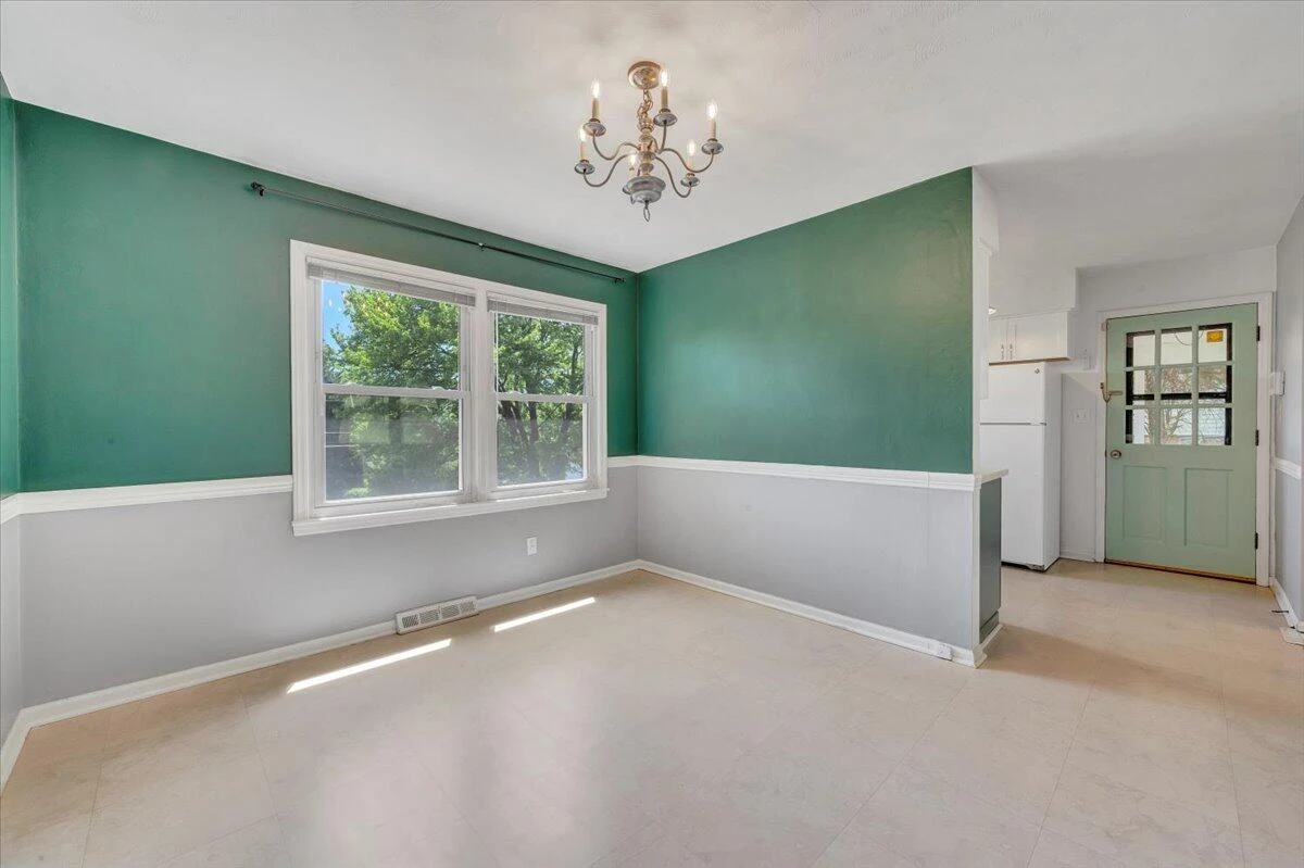 2724 Fletcher ST - Photo 16