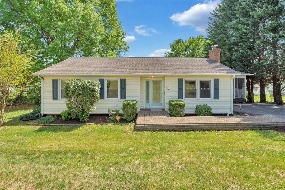 2724 Fletcher ST - Photo 2