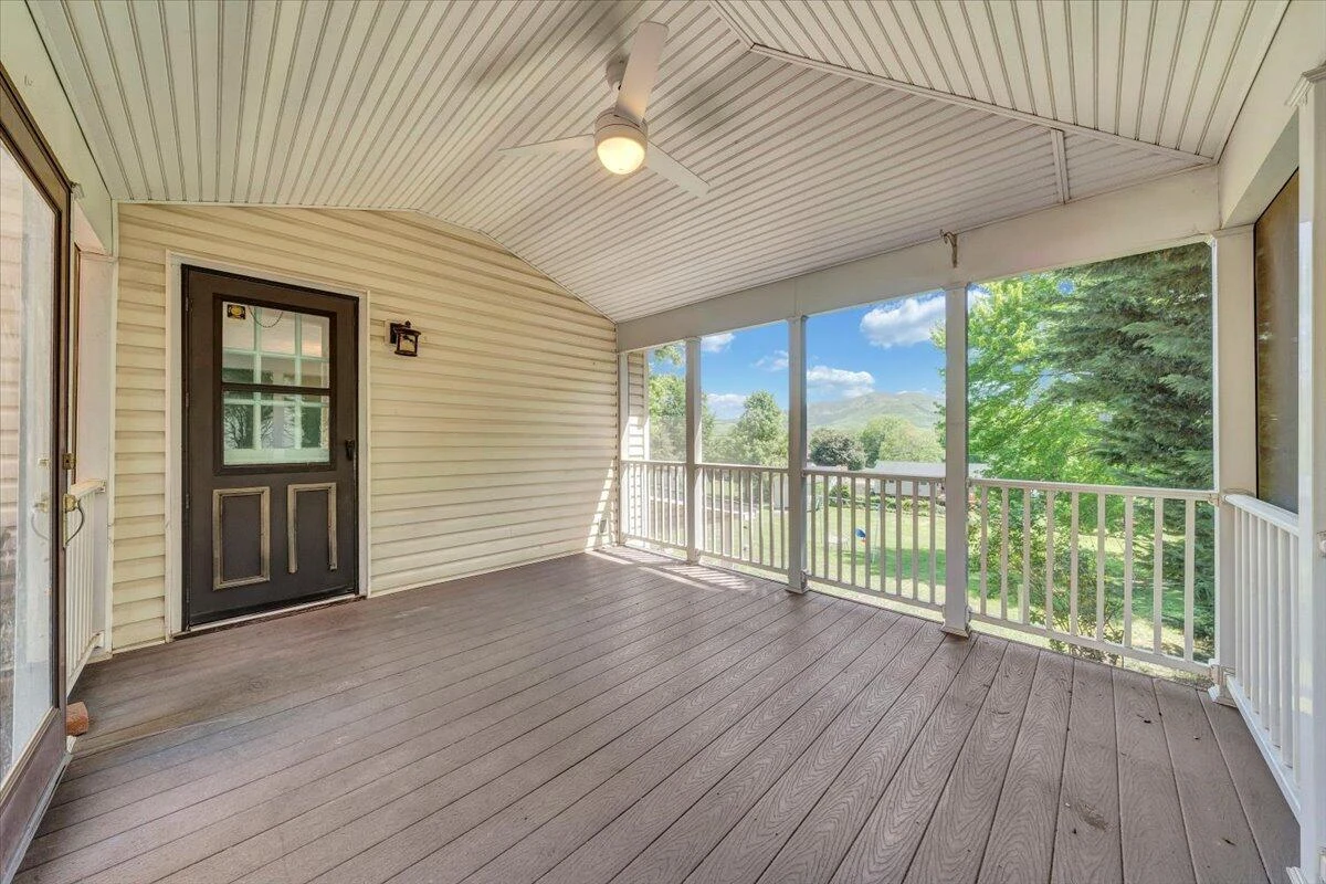 2724 Fletcher ST - Photo 28