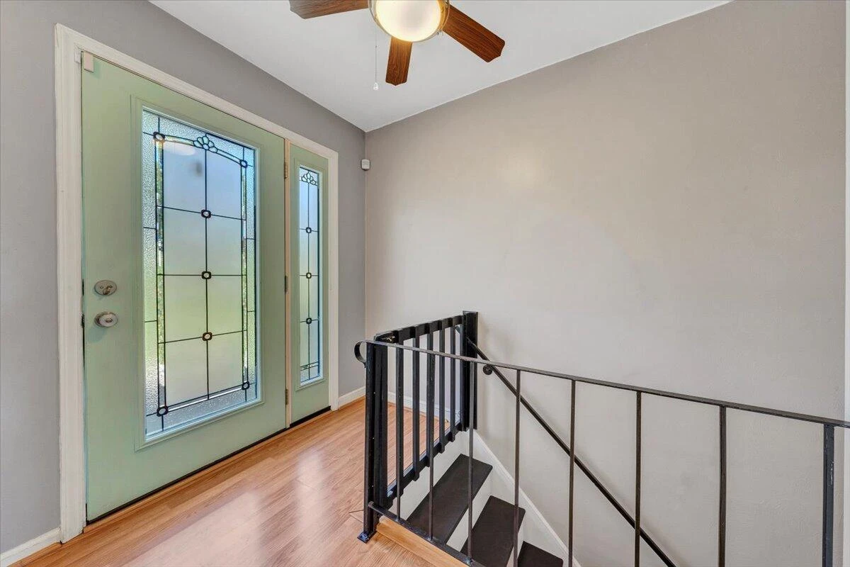 2724 Fletcher ST - Photo 3