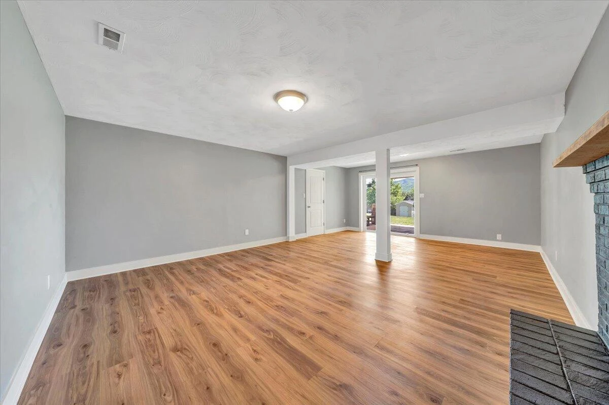 2724 Fletcher ST - Photo 35