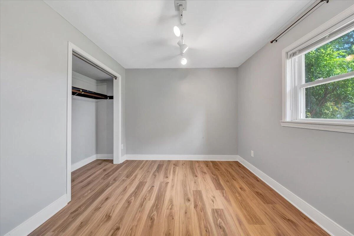 2724 Fletcher ST - Photo 38