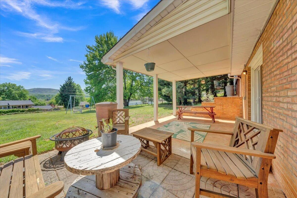 2724 Fletcher ST - Photo 45